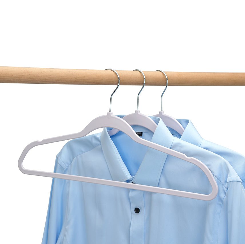 Umeraș din plastic alb cu bară pentru pantaloni - ideal pentru rochii, fuste, pantaloni, bluze și tricouri - HUMERO